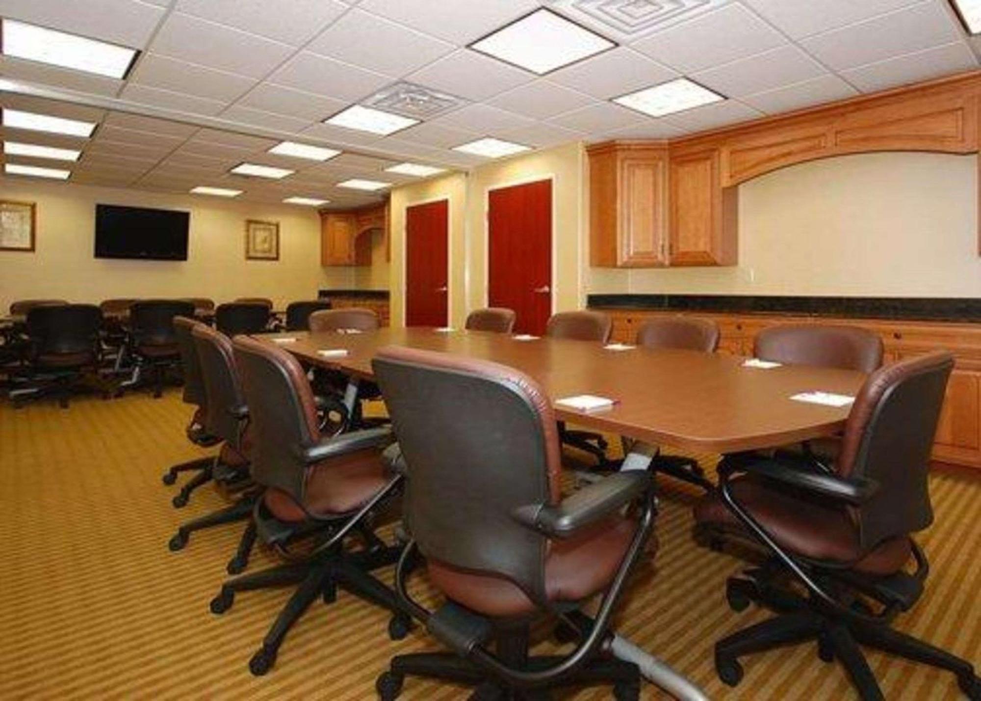 Comfort Suites Airport Уичита Екстериор снимка