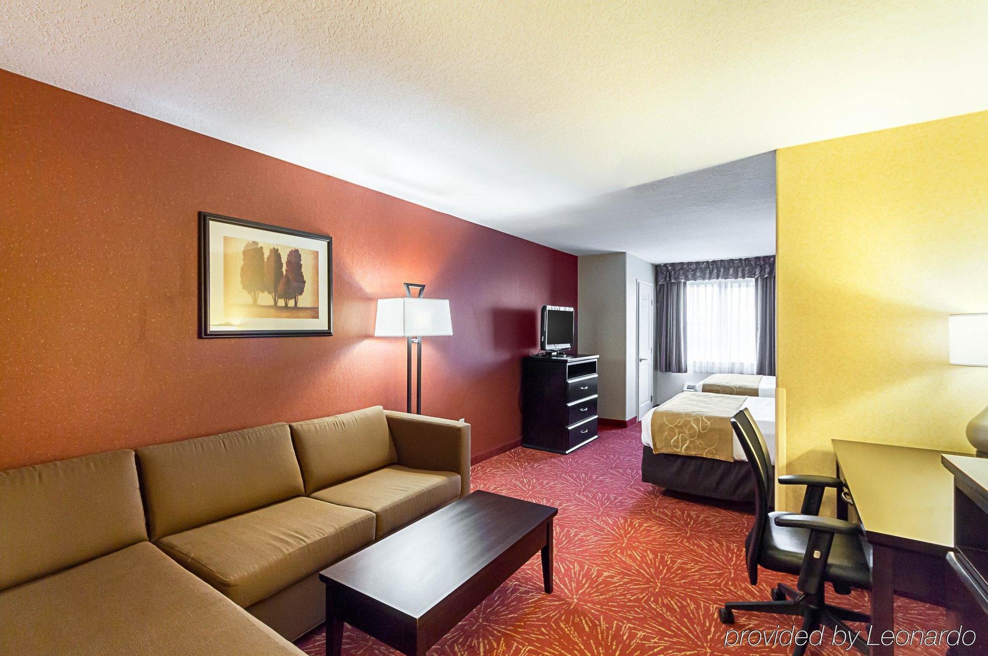 Comfort Suites Airport Уичита Екстериор снимка