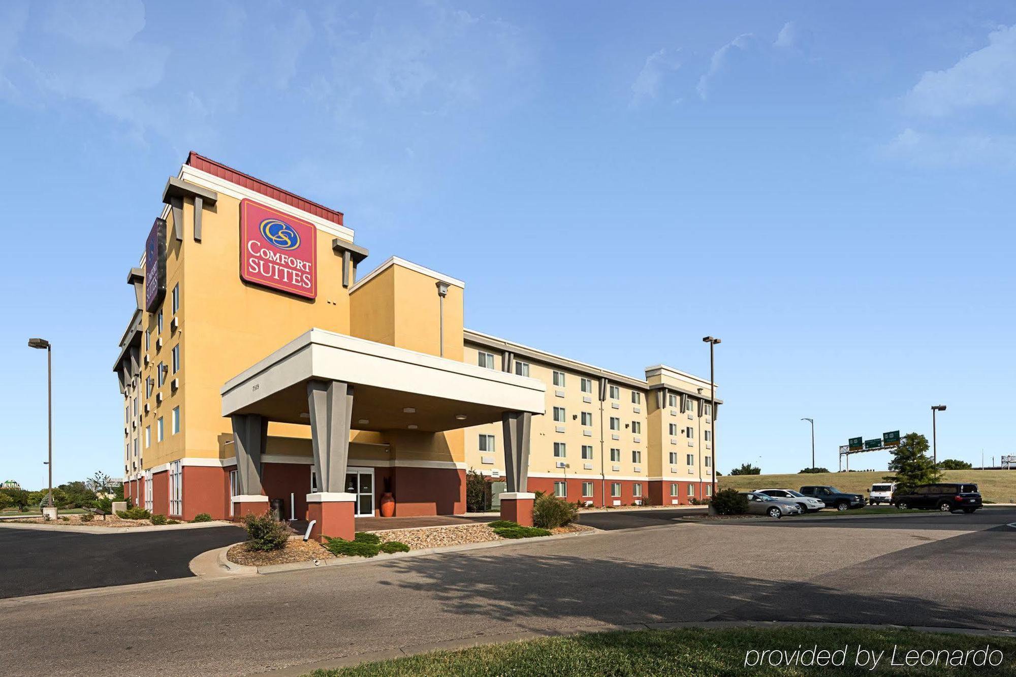 Comfort Suites Airport Уичита Екстериор снимка