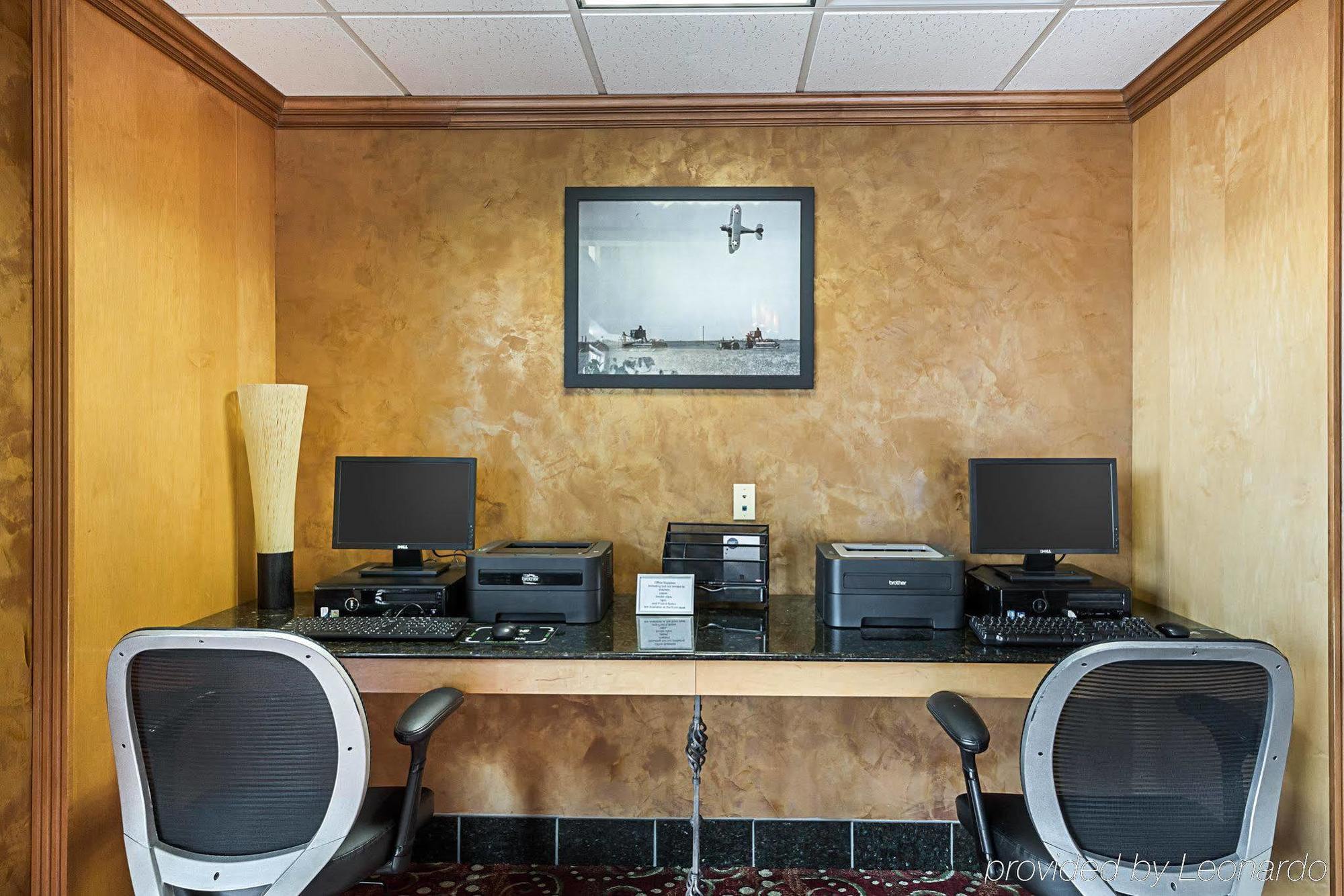 Comfort Suites Airport Уичита Екстериор снимка